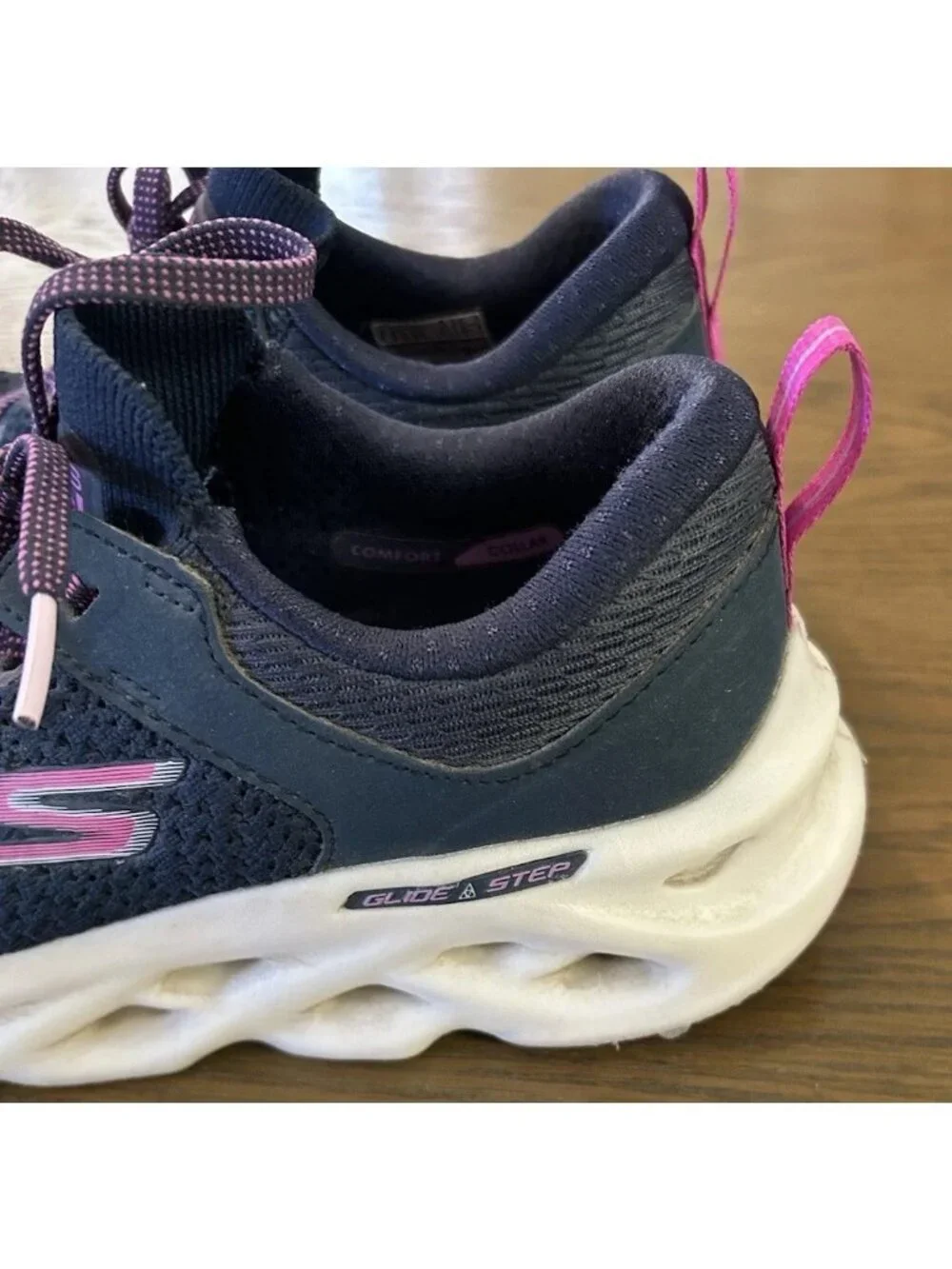 Skechers Go Run Swirl Tech Womens Size 6 Blue Athletic Walking Shoes Sneakers